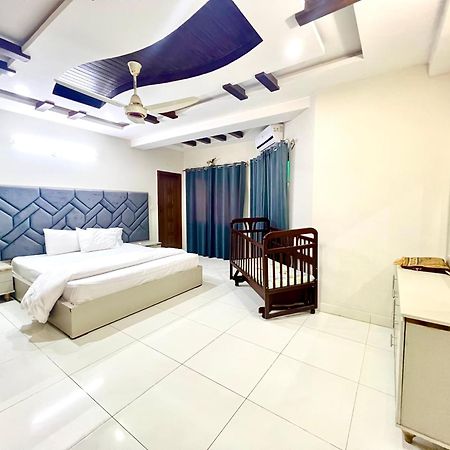 Luxury Apartment Rentals Исламабад Экстерьер фото