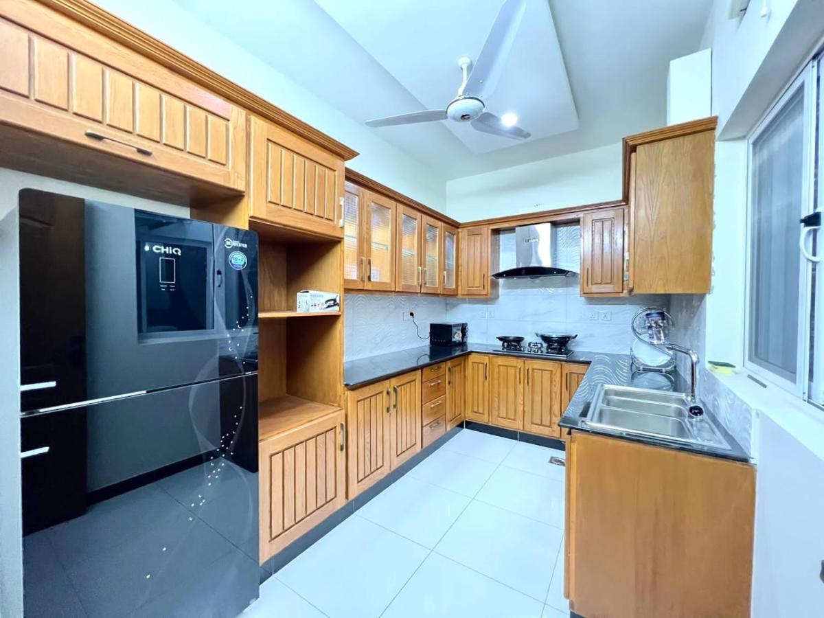 Luxury Apartment Rentals Исламабад Экстерьер фото