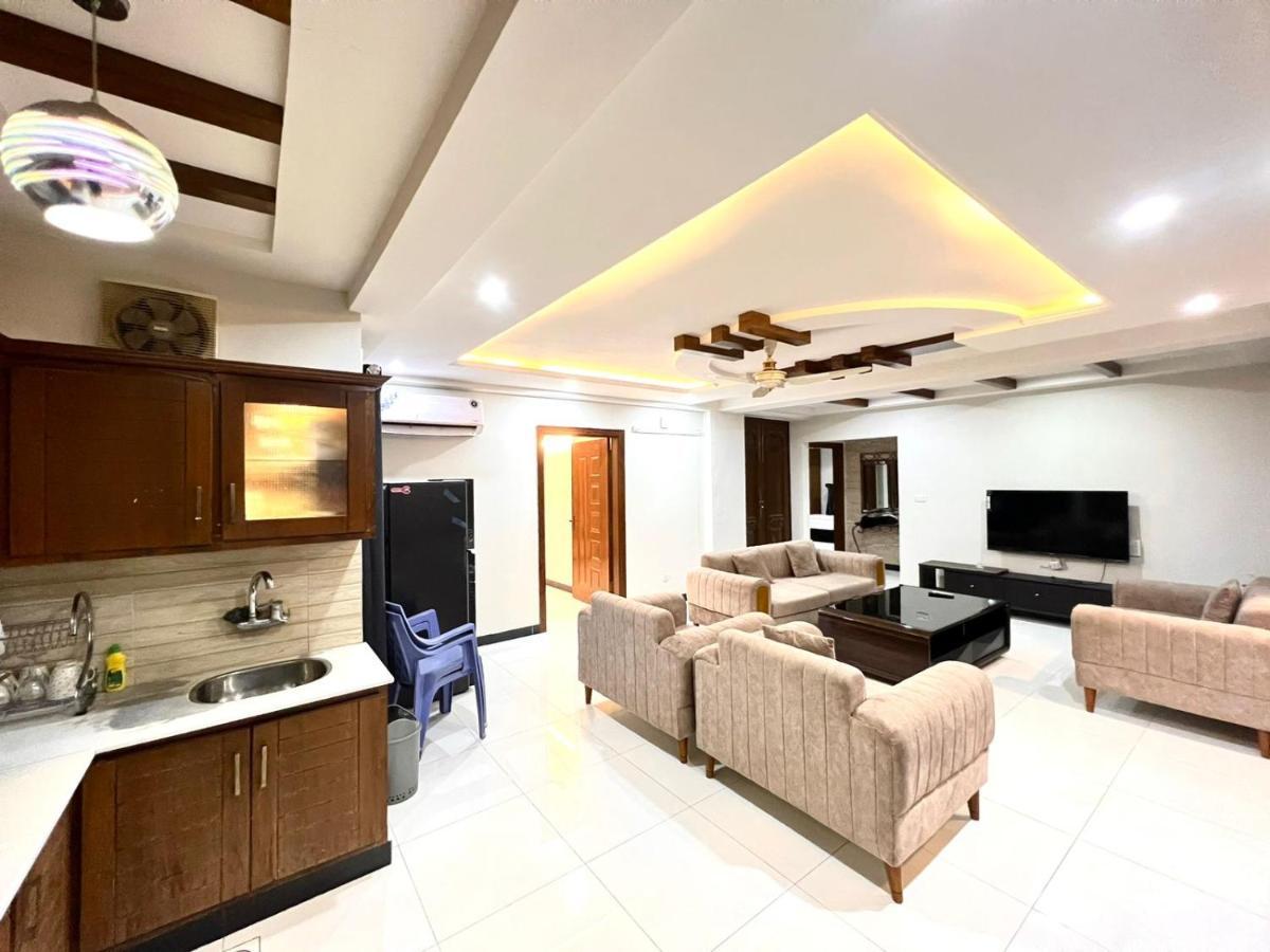 Luxury Apartment Rentals Исламабад Экстерьер фото