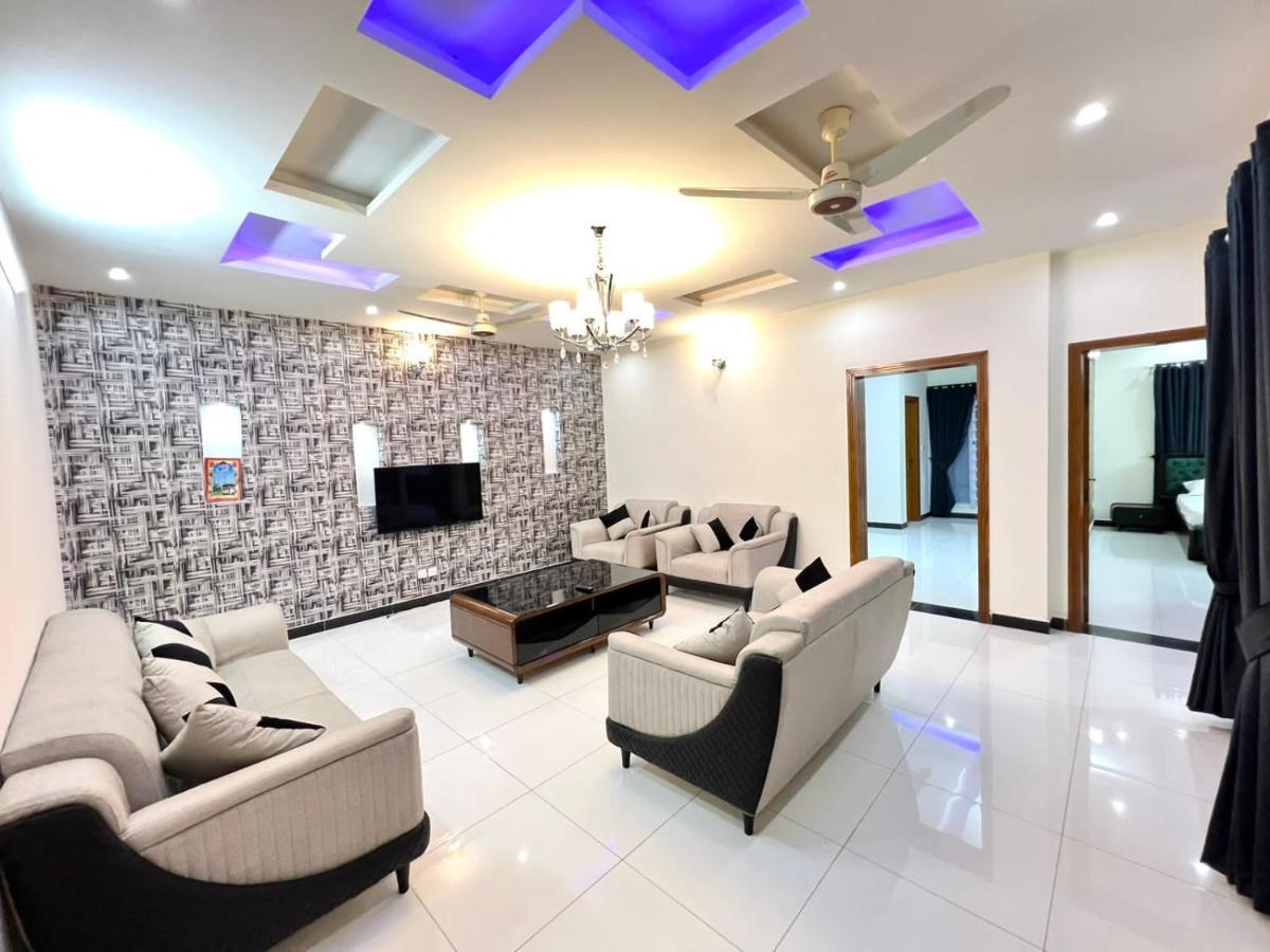 Luxury Apartment Rentals Исламабад Экстерьер фото