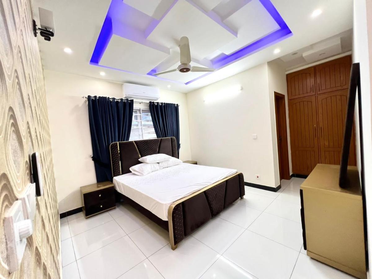 Luxury Apartment Rentals Исламабад Экстерьер фото