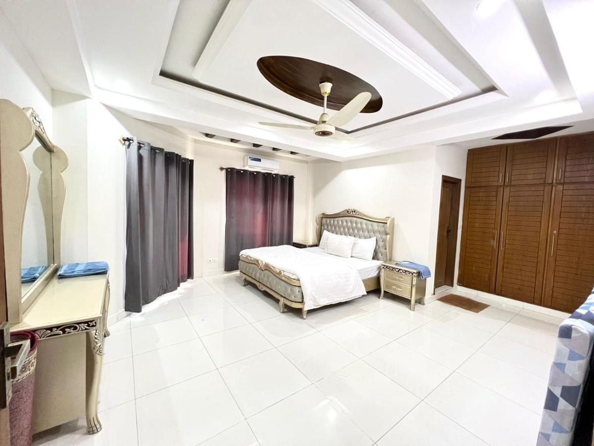 Luxury Apartment Rentals Исламабад Экстерьер фото