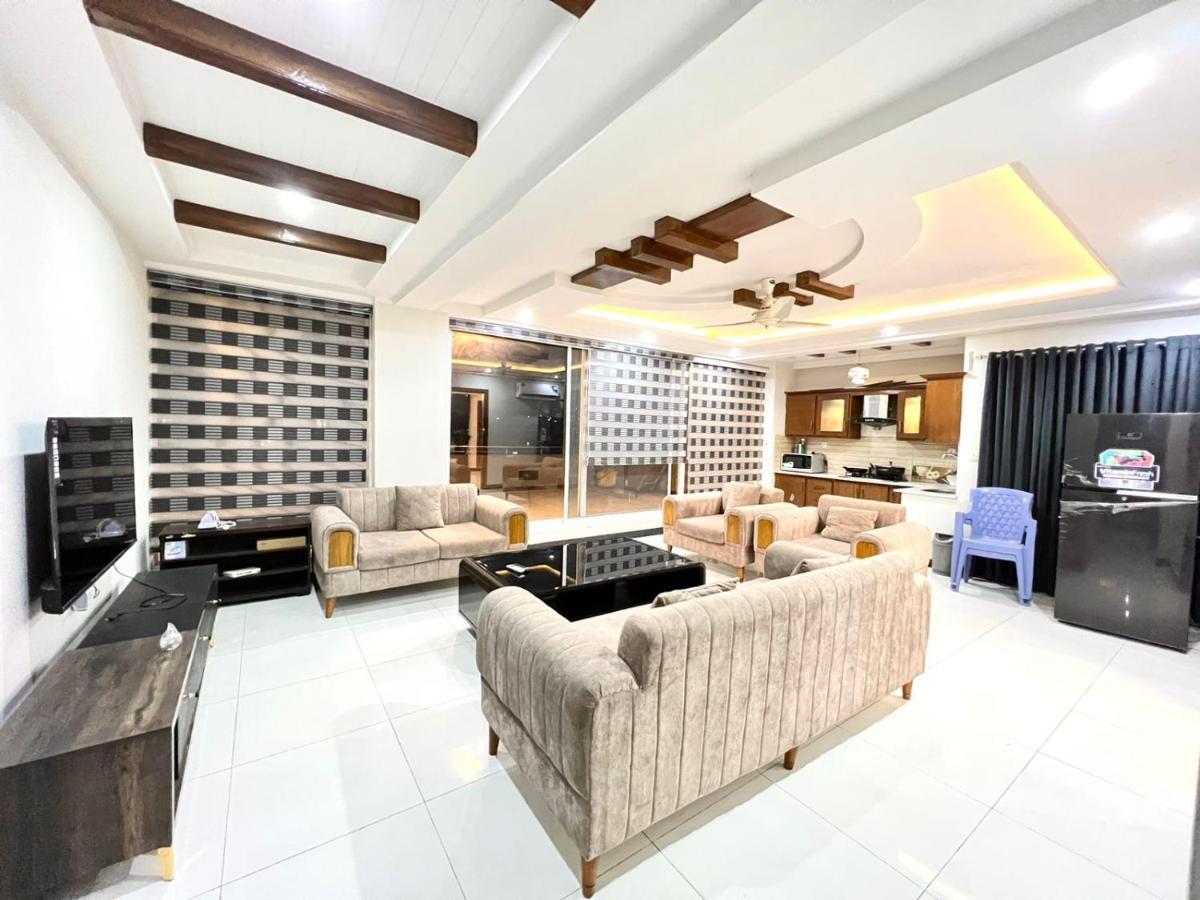 Luxury Apartment Rentals Исламабад Экстерьер фото
