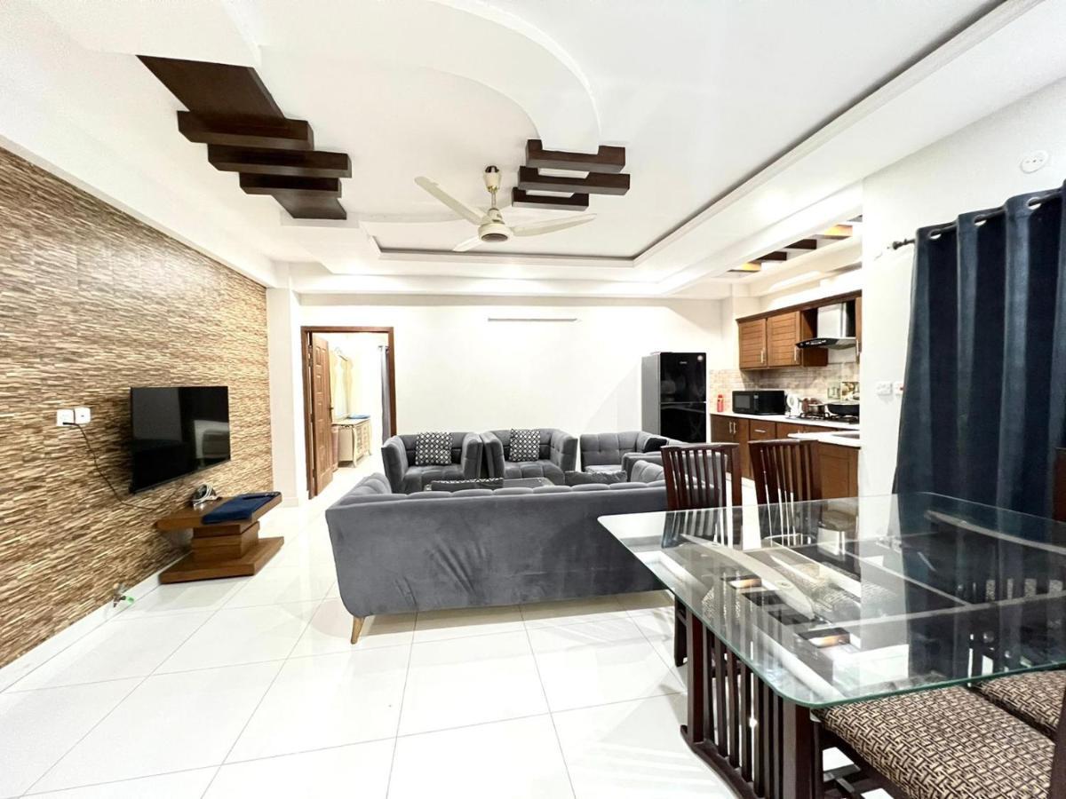 Luxury Apartment Rentals Исламабад Экстерьер фото