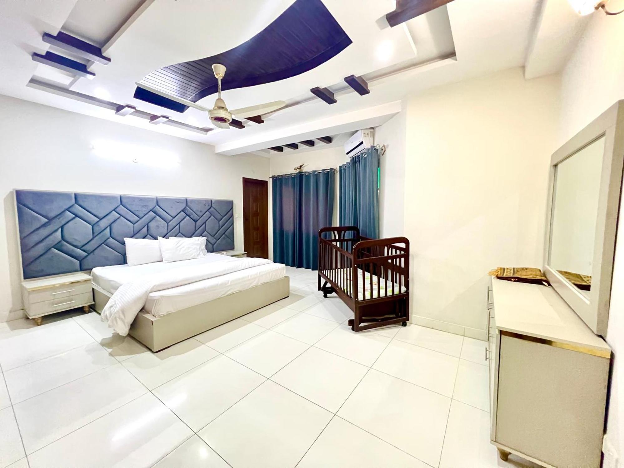 Luxury Apartment Rentals Исламабад Экстерьер фото